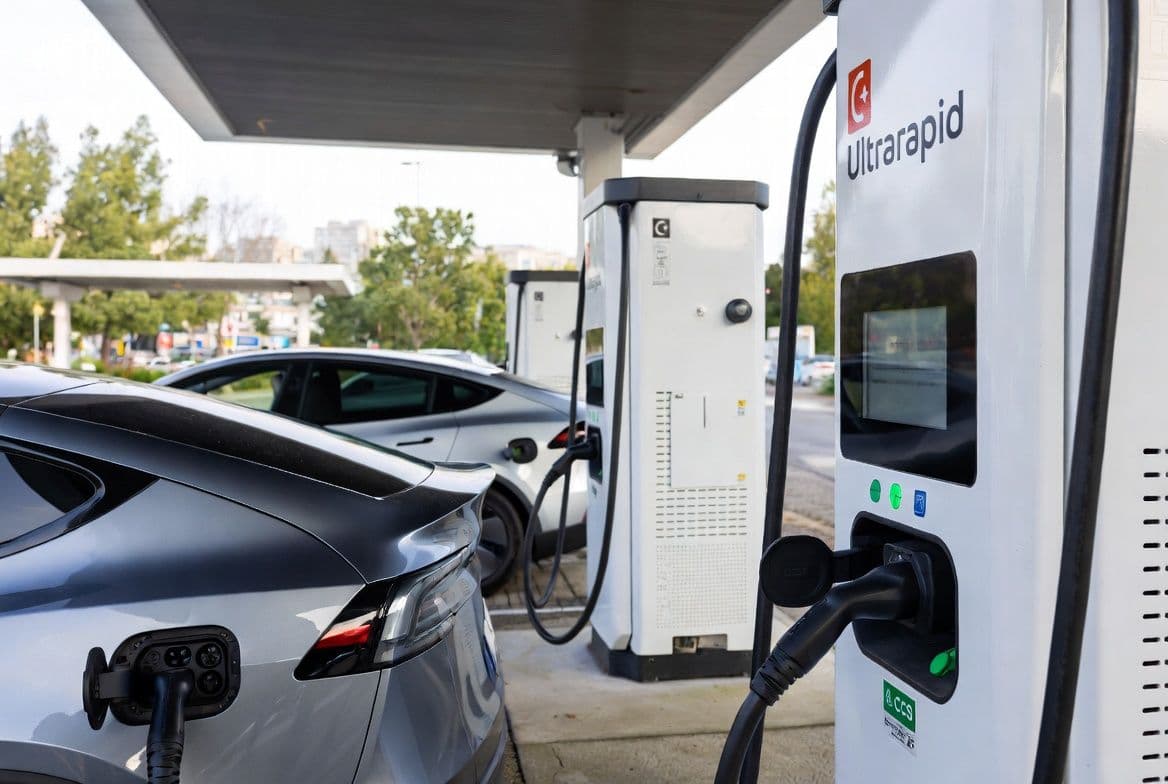 como carregar carro elétrico, carregar carro elétrico, carregadores carros elétricos, wallbox portugal, postos de carregamento portugal, Mobi.E, carregamento elétrico, custo carregar carro elétrico, tempo carregamento carro elétrico, carregamento AC, carregamento DC, Type 2, CCS, carregador doméstico, carregar carro em casa