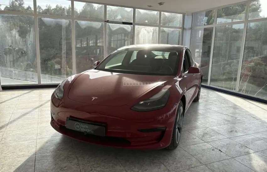 Imagem principal do Tesla Model 3
