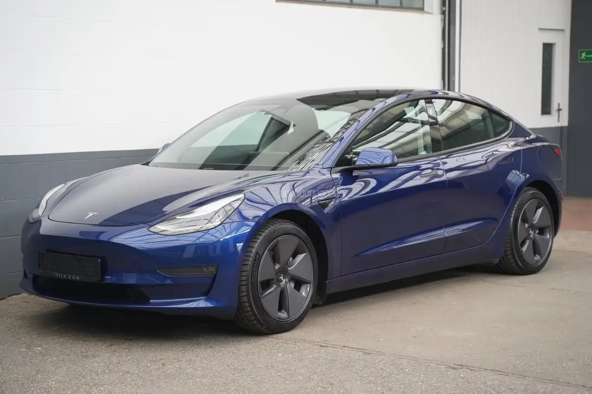 Imagem principal do Tesla Model 3